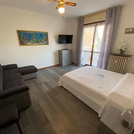 Apartman La Terrazza Con Le Biciclette A Due Passi Dal Arona