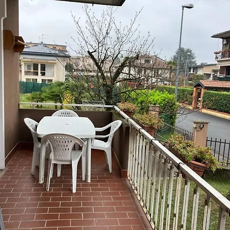 شقة La Terrazza Con Le Biciclette A Due Passi Dal أرونا