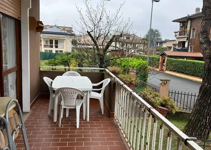 شقة La Terrazza Con Le Biciclette A Due Passi Dal أرونا